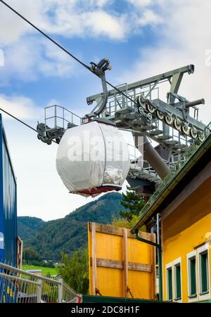 Probefahrt der neuen Zwölferhorn-Seilbahn in Sankt Gilgen am Wolfgangsee, Österreich Stockfoto