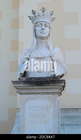 Alba Iulia, Rumänien - 20. September 2020. Marmorbüste Statue der Königin Marie von Rumänien, die Frau von König Ferdinand I., vor der Coronatio platziert Stockfoto