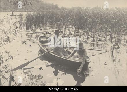 Peter Henry Emerson, (Künstler), Brite, Born Cuba, 1856 - 1936, Gathering Water-Lilies, 1886, Platindruck, Blatt (auf Bild zugeschnitten): 19.8 x 29.1 cm (7 13/16 x 11 7/16 Zoll), Seitenformat: 28.2 x 40.7 cm (11 1/8 x 16 Zoll Stockfoto