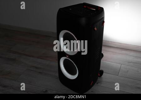 JBL Partybox 310 - neuer tragbarer Lautsprecher von JBL Stockfoto