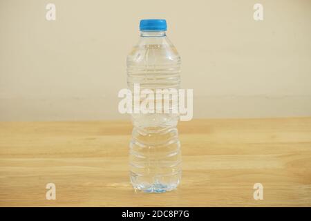 Plastikflaschen Wasser 500ml Stockfoto