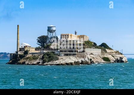 Alcatraz Island und Alcatraz Prison, die sich in der Bucht von San Francisco, vor der Küste von San Francisco, befinden. Stockfoto