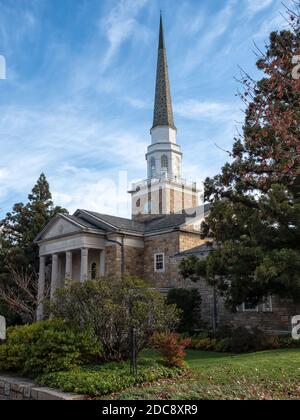 MONTCLAIR, NEW JERSEY, USA - 20. NOVEMBER 2019: Außenansicht des ersten Church of Christ Scientist in der Hillside Avenue Stockfoto