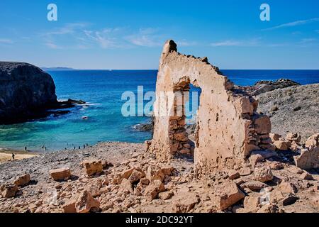 Alte Hausruine am Papagayo Strand auf Lanzarote, Kanarische Inseln, Spanien Stockfoto