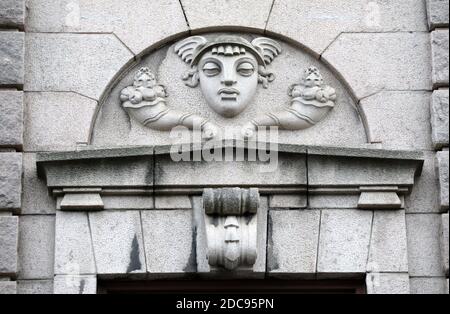 Architektonisches Detail des Gebäudes der Handelsbank in der Sodra Hamngatan Göteborg Stockfoto