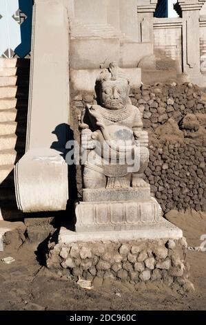 Statue am Hindu-Tempel von Pura Luhur Poten am Berg Bromo, Ost-Java, Indonesien, Asien Stockfoto