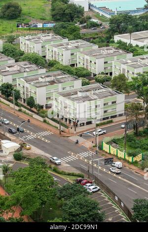 Campo Grande - MS, Brasilien - 12. november 2020: Luftaufnahme der Ecke Ceara Avenue mit der Straße 15 De Novembro. Stockfoto