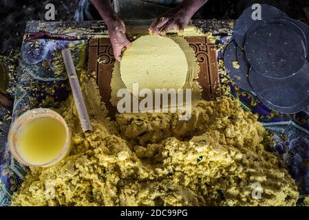 Krupuk (Kroepoek) Produktion, Bukittinggi, West Sumatra, Indonesien, Asien Stockfoto