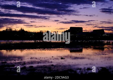 Schöner Sonnenuntergang im Herbst über Dow's Lake, Pavilion (North) End, Ottawa, Ontario, Kanada. Stockfoto