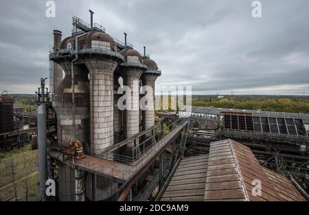 Blick auf eine historische Industrieanlage Stockfoto