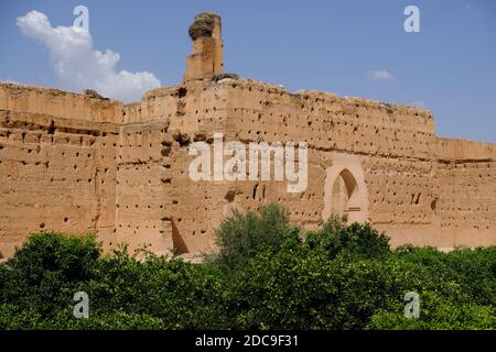 Marokko Marrakesch - El Badii Palace orange Gartenmauern Stockfoto