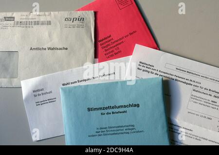 23.05.2019, Berlin, Berlin, Deutschland - Stimmzettel für eine Briefwahl. 00S190523D627CAROEX.JPG [MODELLVERSION: NICHT ZUTREFFEND, EIGENTUMSFREIGABE: NEIN (C Stockfoto