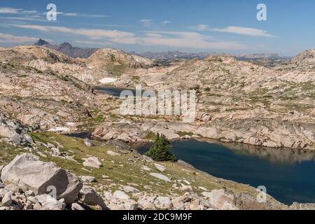 Arrowhead Lake mit Pilot und Index Peaks in der Ferne In der Absaroka-Bartzahn Wildnis Stockfoto