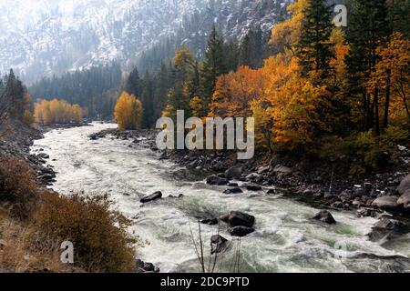 WA17884-00....WASHINGTON - der Wenatchee River im Tumwater Canyon entlang Autobahn 2 Stockfoto