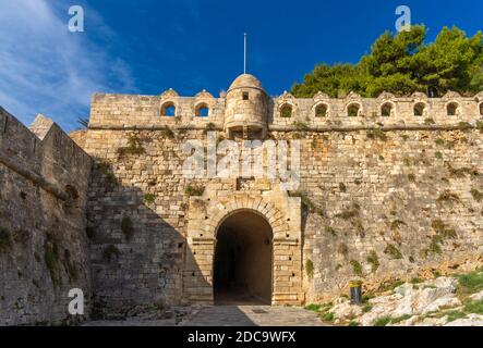 Ruinen der alten venezianischen Festung (Fortalezza) von Rethymno (auch Rethimno, Rethymnon und Rhíthymnos) ist eine Stadt auf der Insel Kreta, Griechenland. Stockfoto