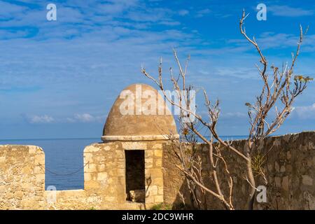 Ruinen der alten venezianischen Festung (Fortalezza) von Rethymno (auch Rethimno, Rethymnon und Rhíthymnos) ist eine Stadt auf der Insel Kreta, Griechenland. Stockfoto