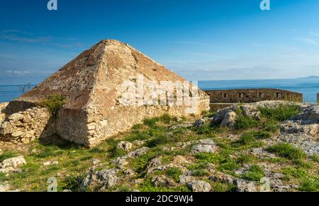 Ruinen der alten venezianischen Festung (Fortalezza) von Rethymno (auch Rethimno, Rethymnon und Rhíthymnos) ist eine Stadt auf der Insel Kreta, Griechenland. Stockfoto