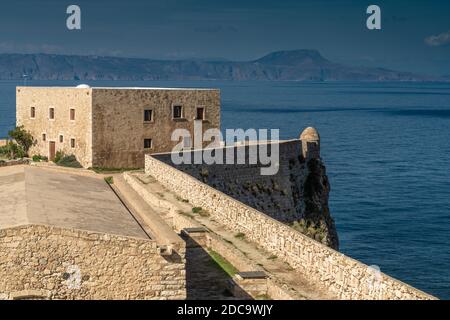 Ruinen der alten venezianischen Festung (Fortalezza) von Rethymno (auch Rethimno, Rethymnon und Rhíthymnos) ist eine Stadt auf der Insel Kreta, Griechenland. Stockfoto