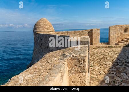 Ruinen der alten venezianischen Festung (Fortalezza) von Rethymno (auch Rethimno, Rethymnon und Rhíthymnos) ist eine Stadt auf der Insel Kreta, Griechenland. Stockfoto