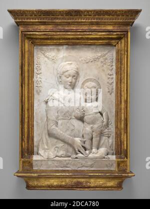 Antonio Rossellino, (Künstler), Florentine, 1427 - 1479, Madonna mit Kind, c. 1475/1478, Marmor, insgesamt: 84 x 56 cm (33 1/16 x 22 1/16 Zoll), gerahmt: 115.6 x 86.4 x 12.7 cm (45 1/2 x 34 x 5 Zoll Stockfoto