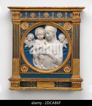 Andrea della Robbia, (Bildhauer), Florentine, 1435 - 1525, Madonna mit Kind mit Cherubim, c. 1485, glasierte Terrakotta, Durchmesser: 54.7 cm (21 9/16 Zoll), gerahmt: 95.25 x 88.27 x 14.61 cm (37 1/2 x 34 3/4 x 5 3/4 Zoll), gerahmtes Gewicht: 45.36 kg (100 lb. Stockfoto