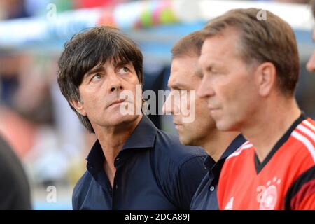 Bericht: Flick fungierte als Loews Nachfolger nach der Niederlage 0-6 gegen Spanien. Archivfoto: Von links: Bundestrainer Joachim Jogi LOEW, L‚AovÑ¬? W (GER), Hans Dieter * Hansi 'FLICK, Co-Coach (GER), Andreas KOEPKE, K‚AovÑ¬? PKE, Goalwartcoach (GER). Deutschland (GER) - Argentinien (ARG) 1-0 NV Finale, Finale, Spiel 64, am 13. Juli 2014 in Rio de Janeiro. Fußball-Weltmeisterschaft 2014 in Brasilien vom 12. Juni - 13. Juli 2014. ¬ ¬ Verwendung weltweit Stockfoto