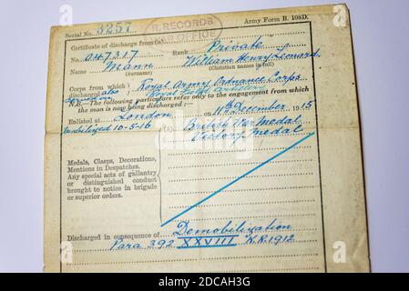 Erster Weltkrieg Entlastungsbescheinigung ausgestellt durch den Unterstaatssekretär, das war Office, London, SW1. Armee Form B 108D. Ordnance Corps Stockfoto