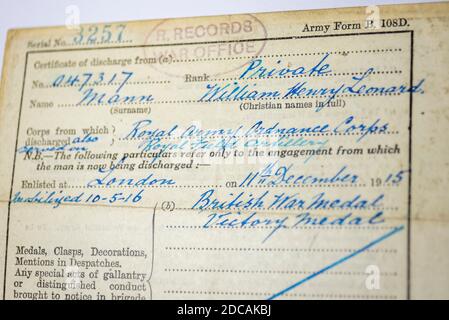 Erster Weltkrieg Entlastungsbescheinigung ausgestellt durch den Unterstaatssekretär, das war Office, London, SW1. Armee Form B 108D. Ordnance Corps Stockfoto
