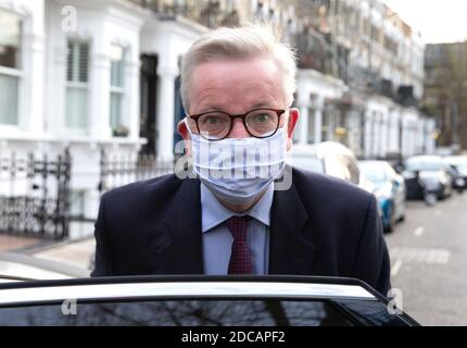 London, Großbritannien. November 2020. Michael Gove, Minister für das Kabinett, Kanzler des Herzogtums Lancaster, verlässt sein Haus. Kredit: Mark Thomas/Alamy Live Nachrichten Stockfoto