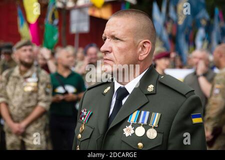 KIEW, UKRAINE - 24. Aug 2020: Marsch der Verteidiger der Ukraine anlässlich des 29. Jahrestages der Unabhängigkeit der Ukraine auf Chreschtschatyk, Kiew. Stockfoto