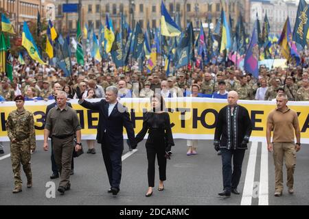 KIEW, UKRAINE - 24. Aug 2020: Marsch der Veteranen anlässlich des 29. Jahrestages der Unabhängigkeit der Ukraine auf Chreschtschatyk, Kiew. Stockfoto