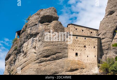 Die alte Festung namens Castello della Pietra im XII Jahrhundert erbaut und befindet sich in der Nähe von Vobbia (Genua Provinz, Ligurien, Italien) Stockfoto