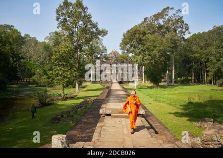 Baphuon ist ein schöner Tempelberg aus dem 11. Jahrhundert mit steilen Treppen Führt die Besucher auf eine Terrasse, die eine der bietet Die beste Aussicht in Angkor Stockfoto