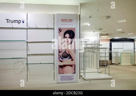 Galeria Kaufhof, leere Regale, Ladenschließung, Deutschland, Nordrhein-Westfalen, Ruhrgebiet, Witten Stockfoto