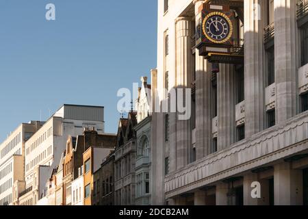 Art déco-Uhr auf der Vorderseite des ehemaligen Daily Telegraph-Gebäude Stockfoto