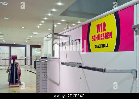 Galeria Kaufhof, leere Regale, Ladenschließung, Deutschland, Nordrhein-Westfalen, Ruhrgebiet, Witten Stockfoto