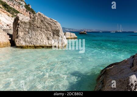 Die Küste in Cala Goloritze, berühmter Strand im Golf von Orosei (Ogliastra, Sardinien, Italien) Stockfoto