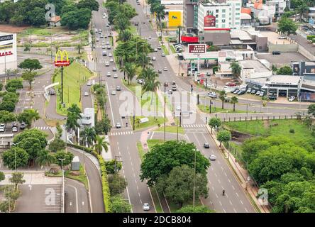 Campo Grande - MS, Brasilien - 12. november 2020: Luftaufnahme der Avenue Afonso Pena. Stockfoto