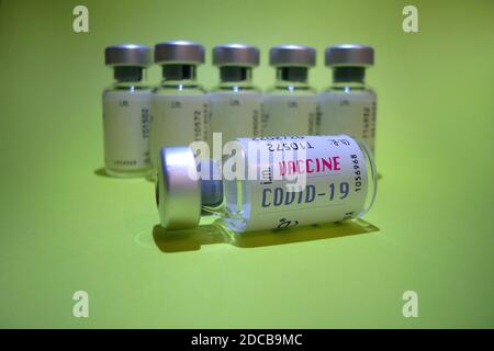 Hair, Deutschland. November 2020. Themenbild, Symbolfoto: Corona-Impfstoff. Impfdosen, Impfdose, weltweit Credit: dpa/Alamy Live News