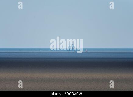 Die Liste bleibt vom Wyre Light, einem 40 Meter hohen Leuchtturm aus Eisen mit Schraubpfeilung, Morecambe Bay, Lancashire, Großbritannien Stockfoto