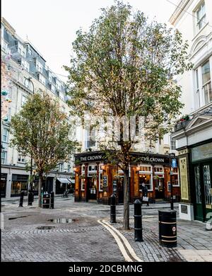 The Crown Pub In The Seven Dials At Christmas London VEREINIGTES KÖNIGREICH Stockfoto