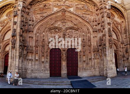 Hauptfassade der Neuen Kathedrale von Salamanca. Portada de Ramos. Stockfoto