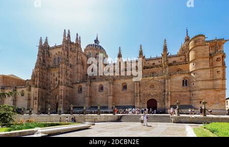 Kathedralen von Salamanca. Zwei authentische Juwelen des gotischen und romanischen Stils. Stockfoto