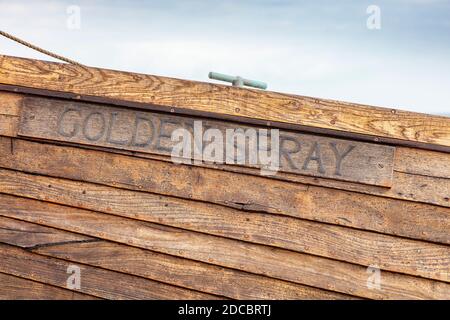 Das Golden Spray traditionelle hölzerne Klinker gebaut Fischerboot auf der Küste zwischen Walmer und Deal, Kent, Großbritannien Stockfoto