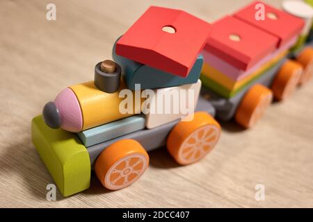 Nahaufnahme farbige Spielzeug Zug für Kinder. Stockfoto