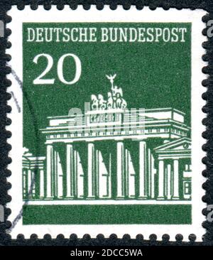 DEUTSCHLAND - UM 1966: Briefmarke gedruckt in Deutschland, ausgestellt am Brandenburger Tor, Berlin, um 1966 Stockfoto