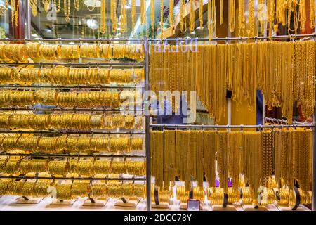 Goldschmuck an der Gold Street, auch Gold Souk genannt, in der Stadt Dubai, VAE Stockfoto