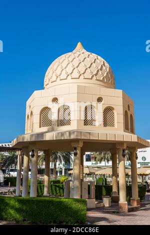 Waschbereich des Wudu Pavillons in der Jumeirah Moschee, der einzigen Moschee in Dubai, die für die Öffentlichkeit zugänglich ist und nicht-muslimischen Gästen gewidmet ist. Stockfoto