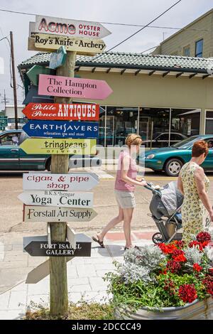 Louisiana St. Tammany Parish Northshore, Covington Columbia Street, Shopping Shoppers Shop Schilder, Stockfoto