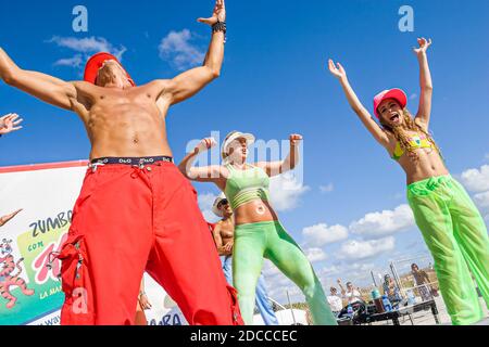 Miami Beach Florida, Ocean Drive, Lummus Park, Fitness Festival Zumba Klasse Übung Workout Führer Hispanic, Stockfoto